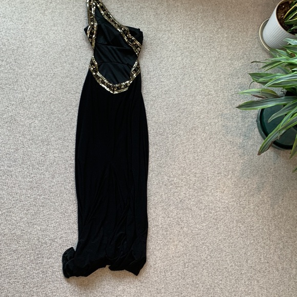 gorgeous backless formal dress size 6 - Picture 3 of 7